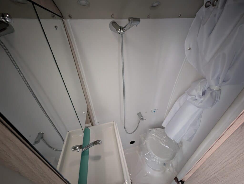 New Auto-Trail Expedition 67 — 10 wroom