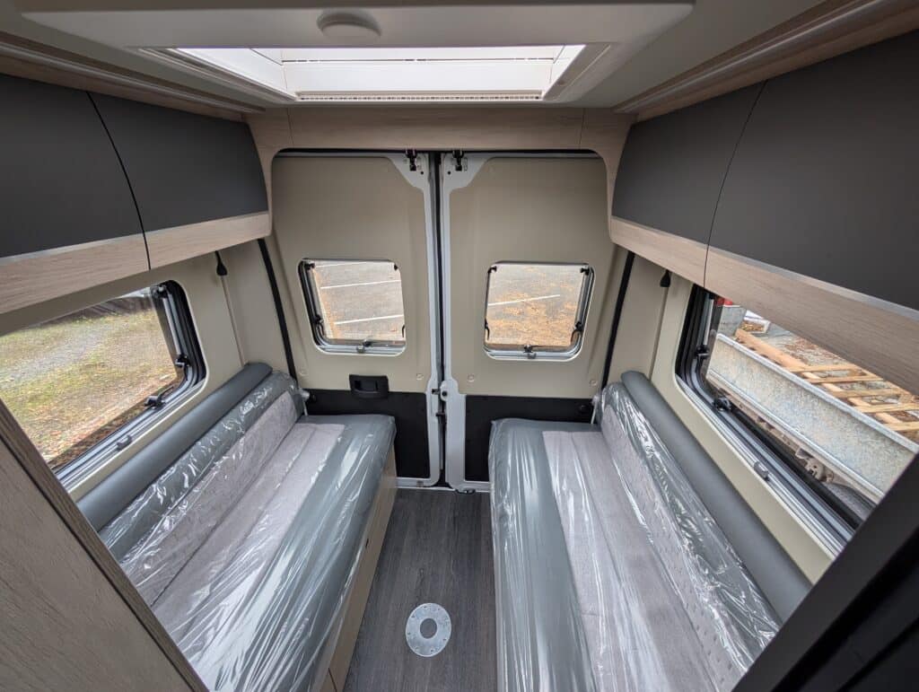 New Auto-Trail Expedition 67 — 6 lounge