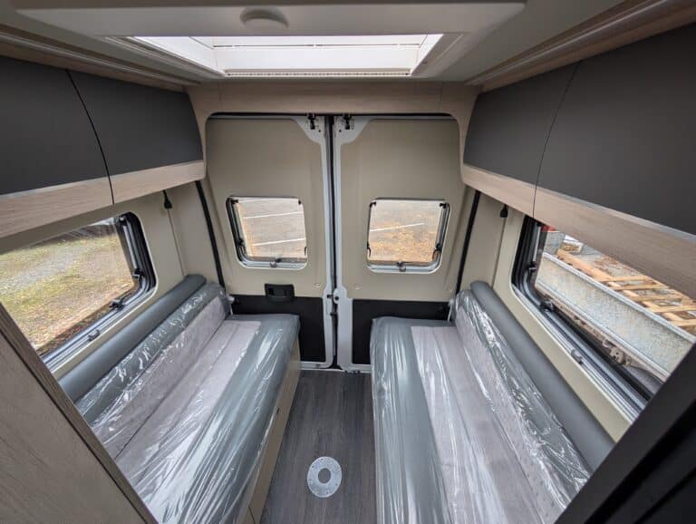 New Auto-Trail Expedition 67 — 6 lounge