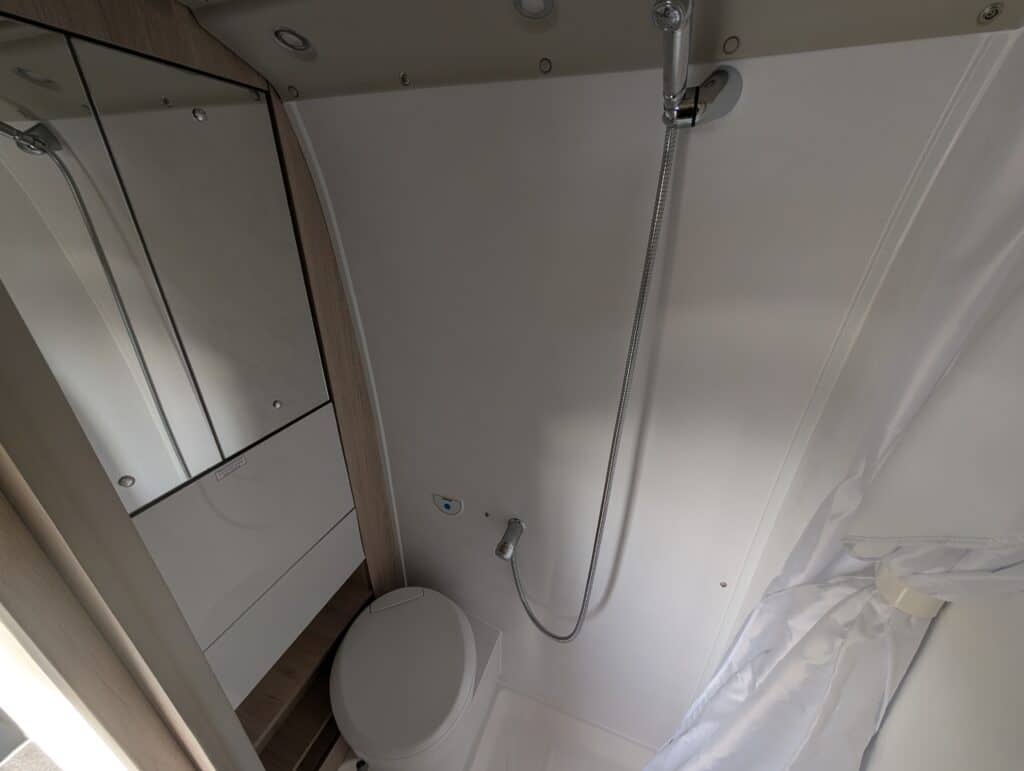 New Auto-Trail Expedition 66 Automatic — 7 shower