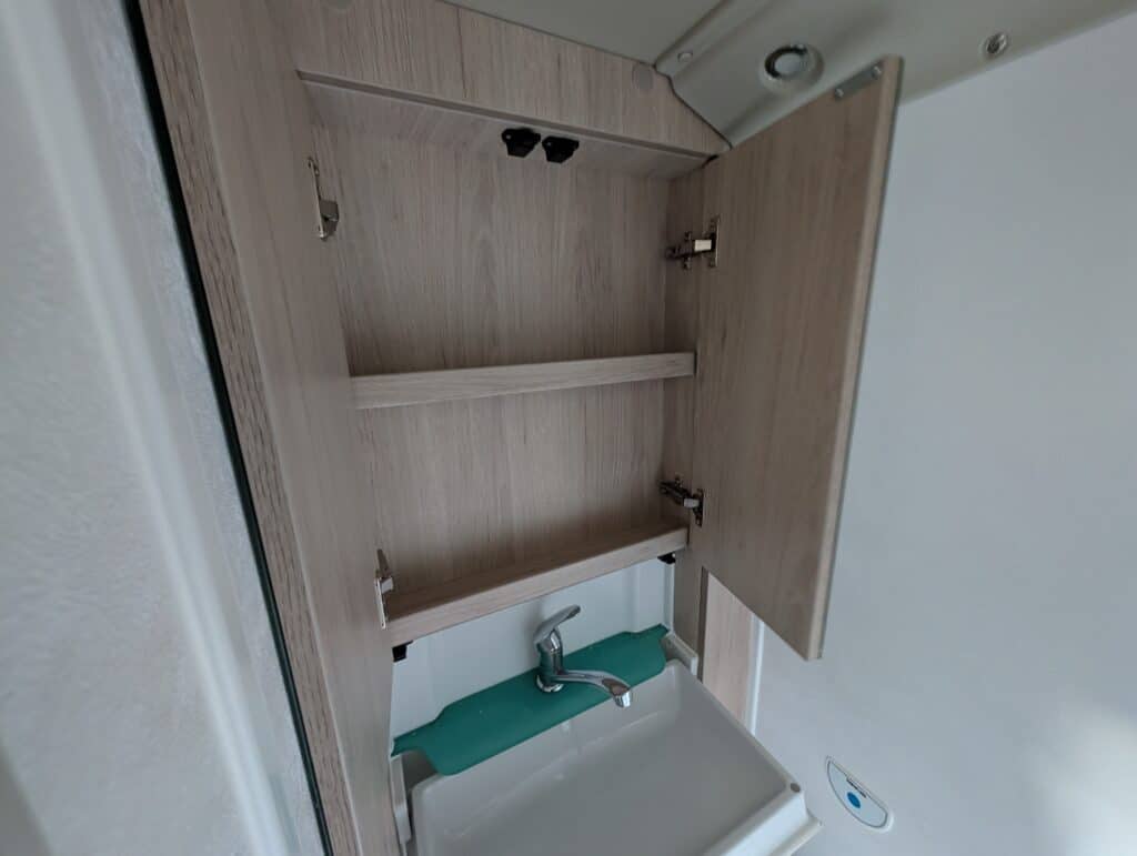 New Auto-Trail Expedition 66 Automatic — 8 wroom