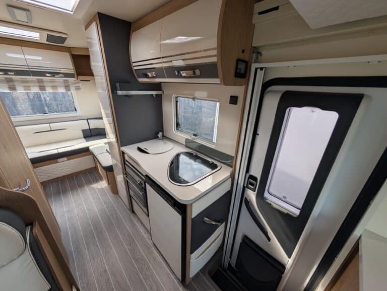 2024 Roller Team Auto-Roller 747 — 6 kitchen