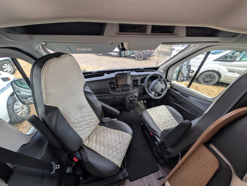 2024 Roller Team Auto-Roller 747 — 8 cab