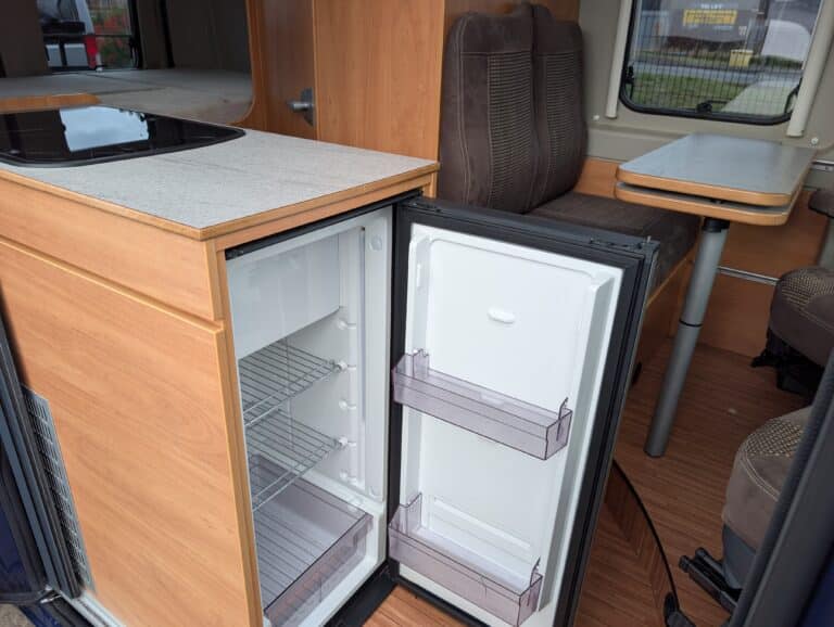 2021 Possl Roadcamp 540 — 7 fridge door