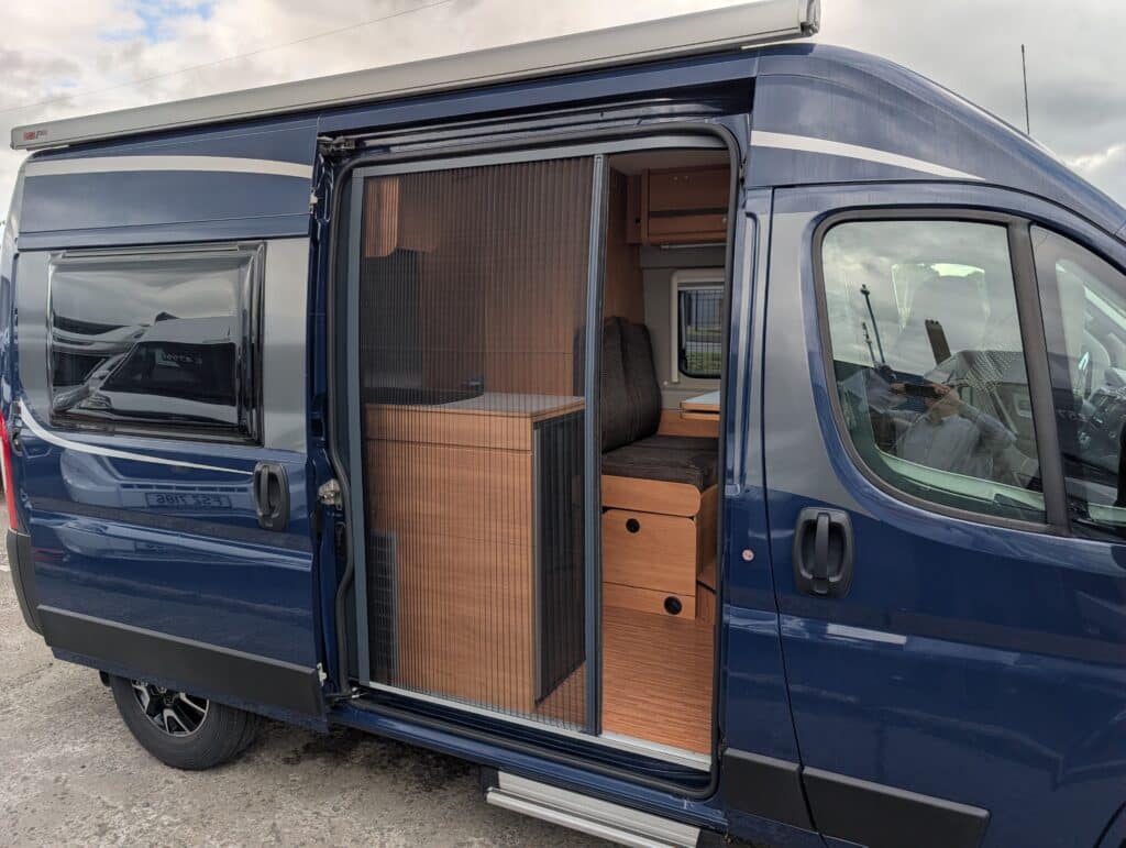 2021 Possl Roadcamp 540 — 8 flyscreen